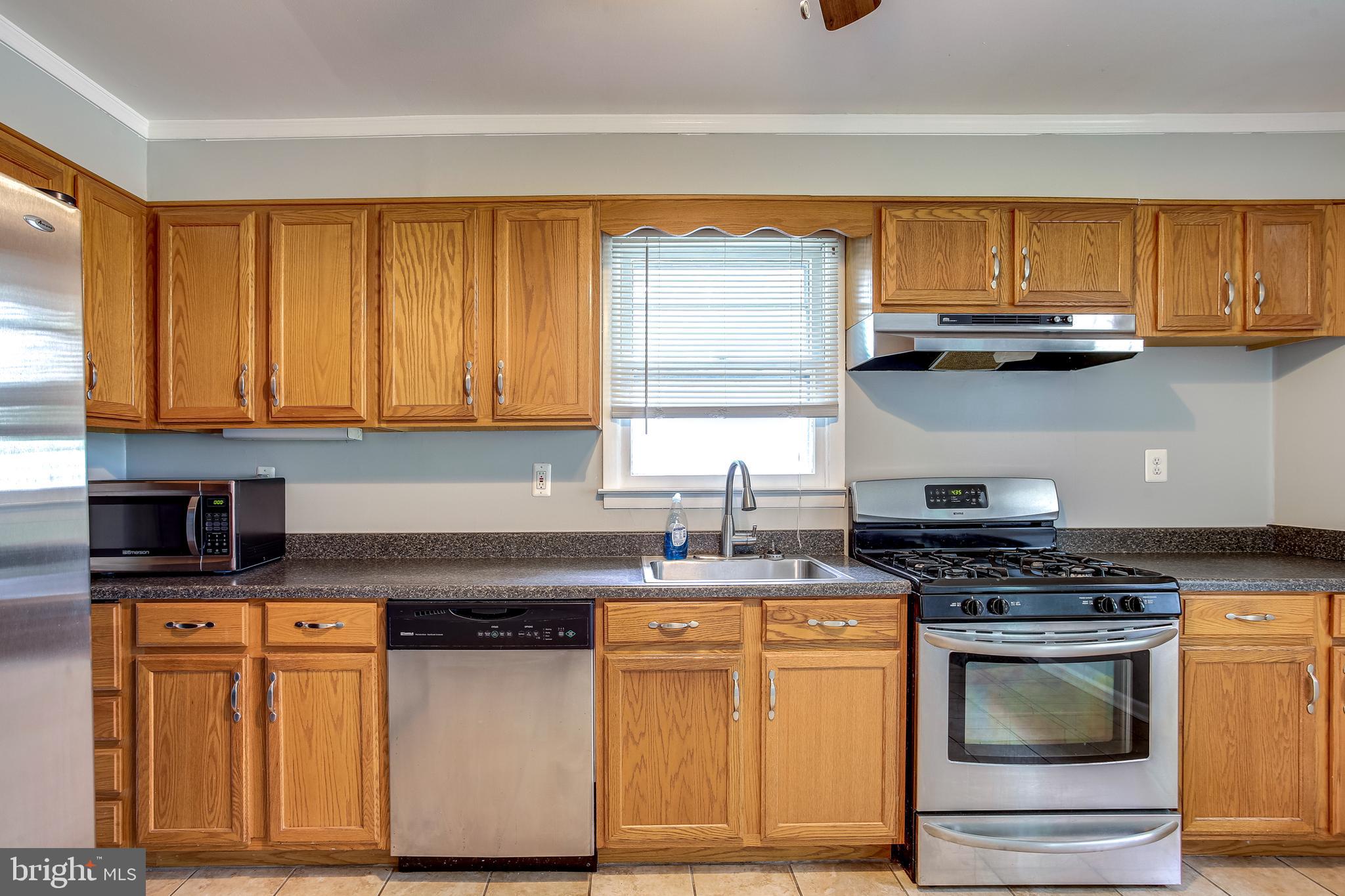 312 Savannah Road Baltimore, MD 21221 - Photo 9 of 29 Kitchen
