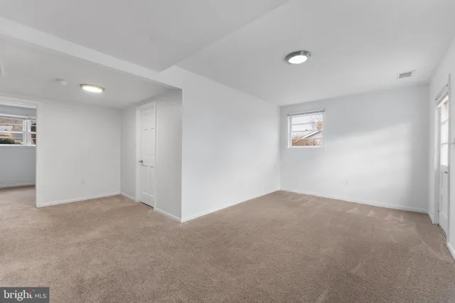 $2,700 | 12 Earlybird Avenue, Round Hill, VA 20141