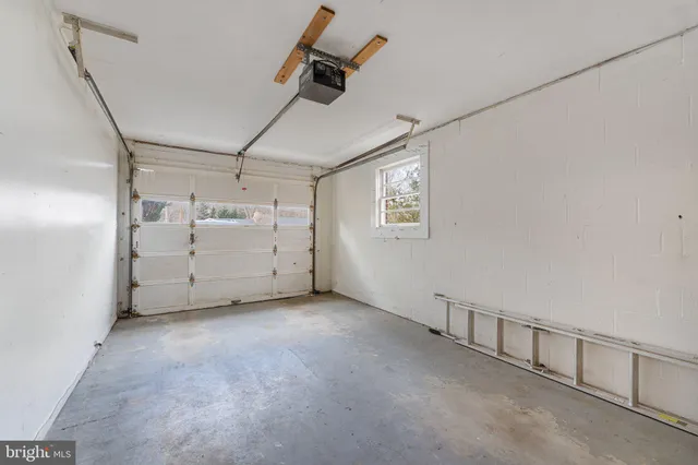 $2,700 | 12 Earlybird Avenue, Round Hill, VA 20141