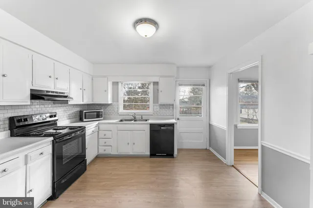 $2,700 | 12 Earlybird Avenue, Round Hill, VA 20141