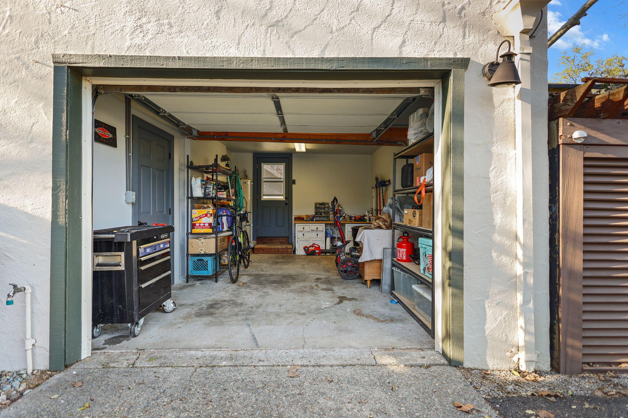 1465 Riverside Drive Redding, CA 96001 - Photo 38 of 163 1 Car Garage