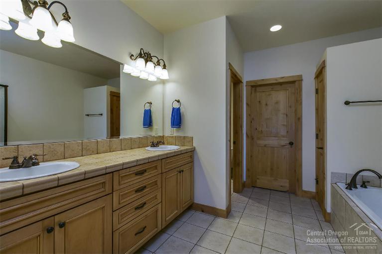 883 Southwest Blakely Road Bend, OR 97702 - Photo 8 of 24 Additional Photo