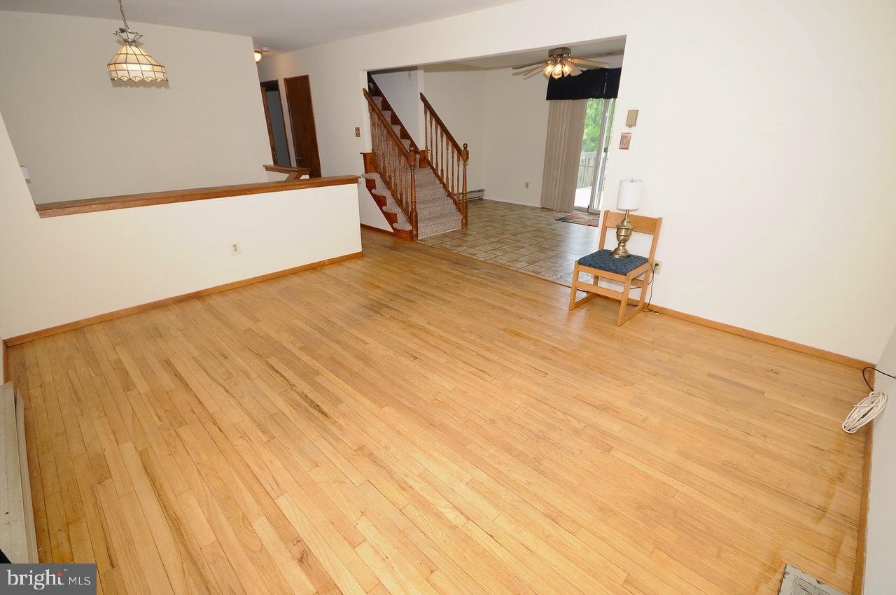 2439 Monmouth Road Jobstown, NJ 08041 - Photo 10 of 28 Living Room