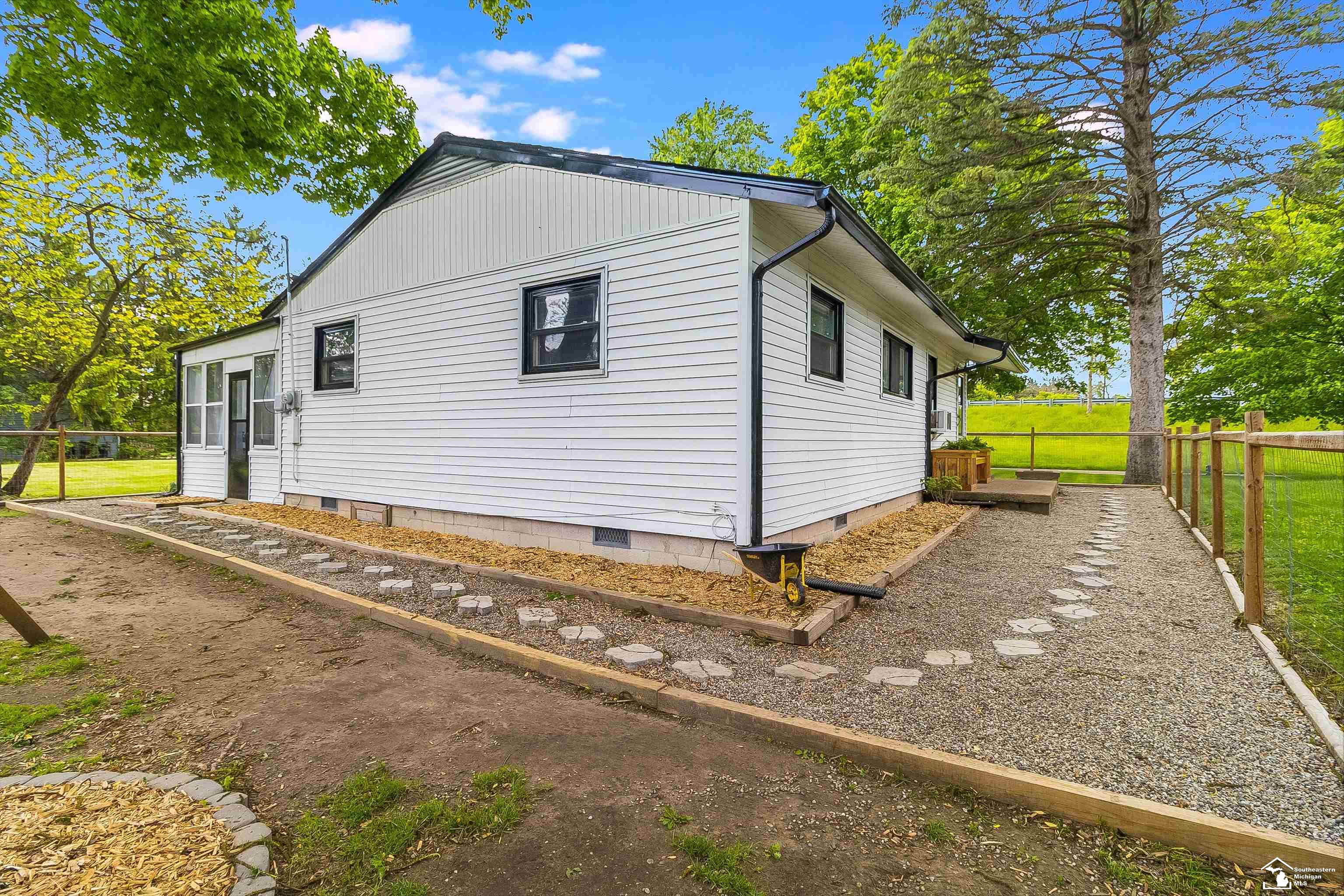 667 Riley Street Dundee, MI 48131 - Photo 26 of 30 50160230-390293de-cdce-48dc-b5a3-a2d23e2ed27f.JPG