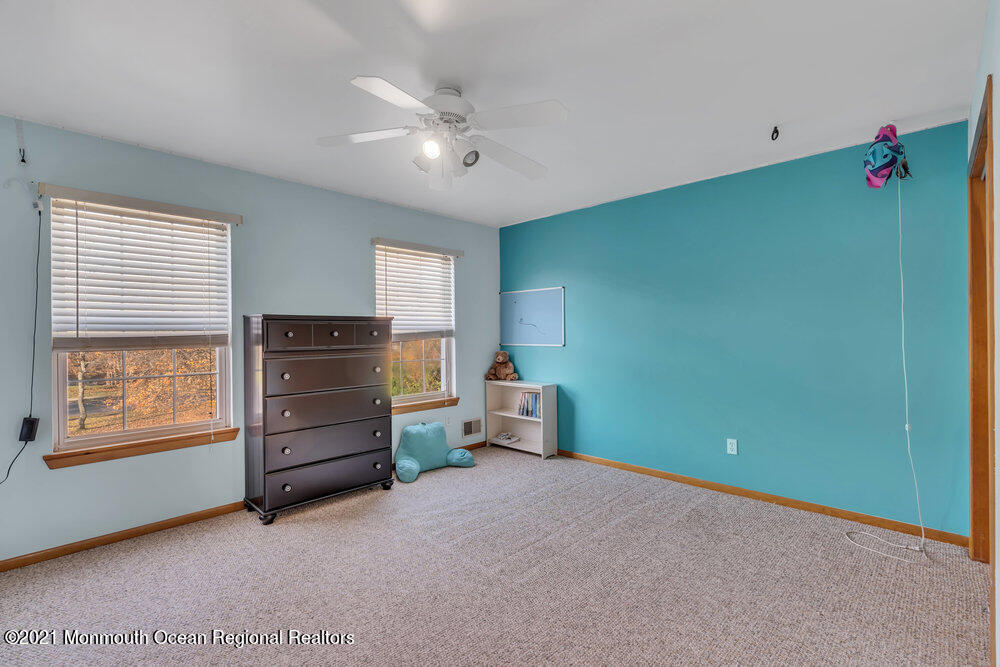 587 Reed Road Jackson, NJ 08527 - Photo 17 of 26 a livingroom with window