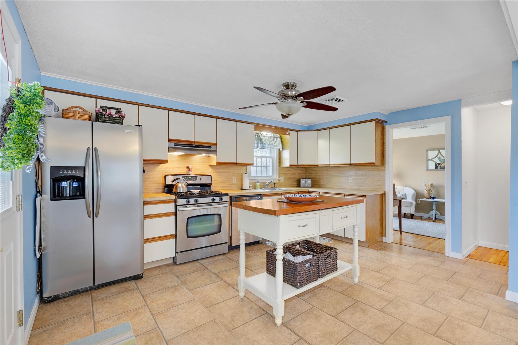 75 Trout Brook Road Cotuit, MA 02635 - Photo 9 of 29 kitchen