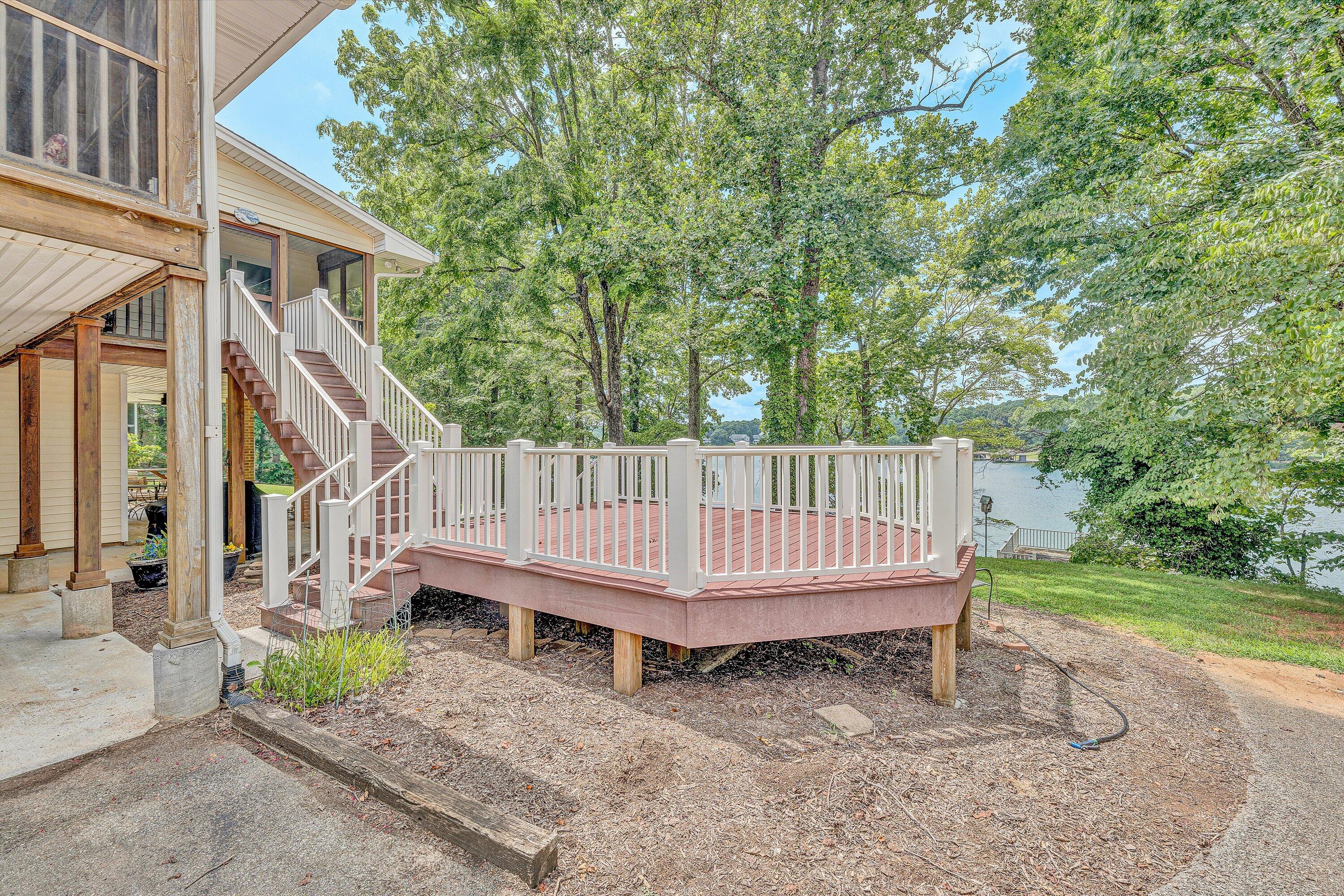 112 Mockingbird Hill Road Moneta, VA 24121 - Photo 44 of 63 Mid level deck