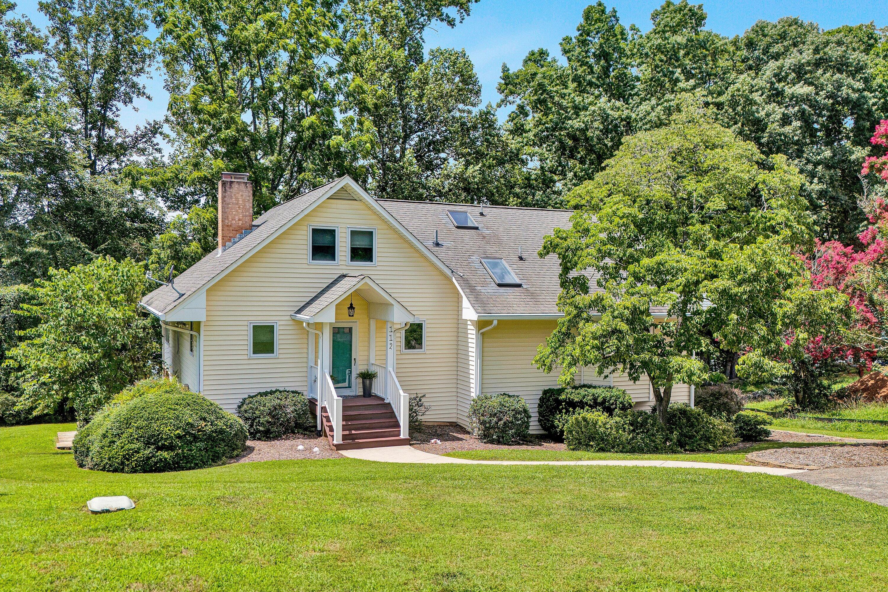 112 Mockingbird Hill Road Moneta, VA 24121 - Photo 55 of 63 04-DJI_20250716144648_0058