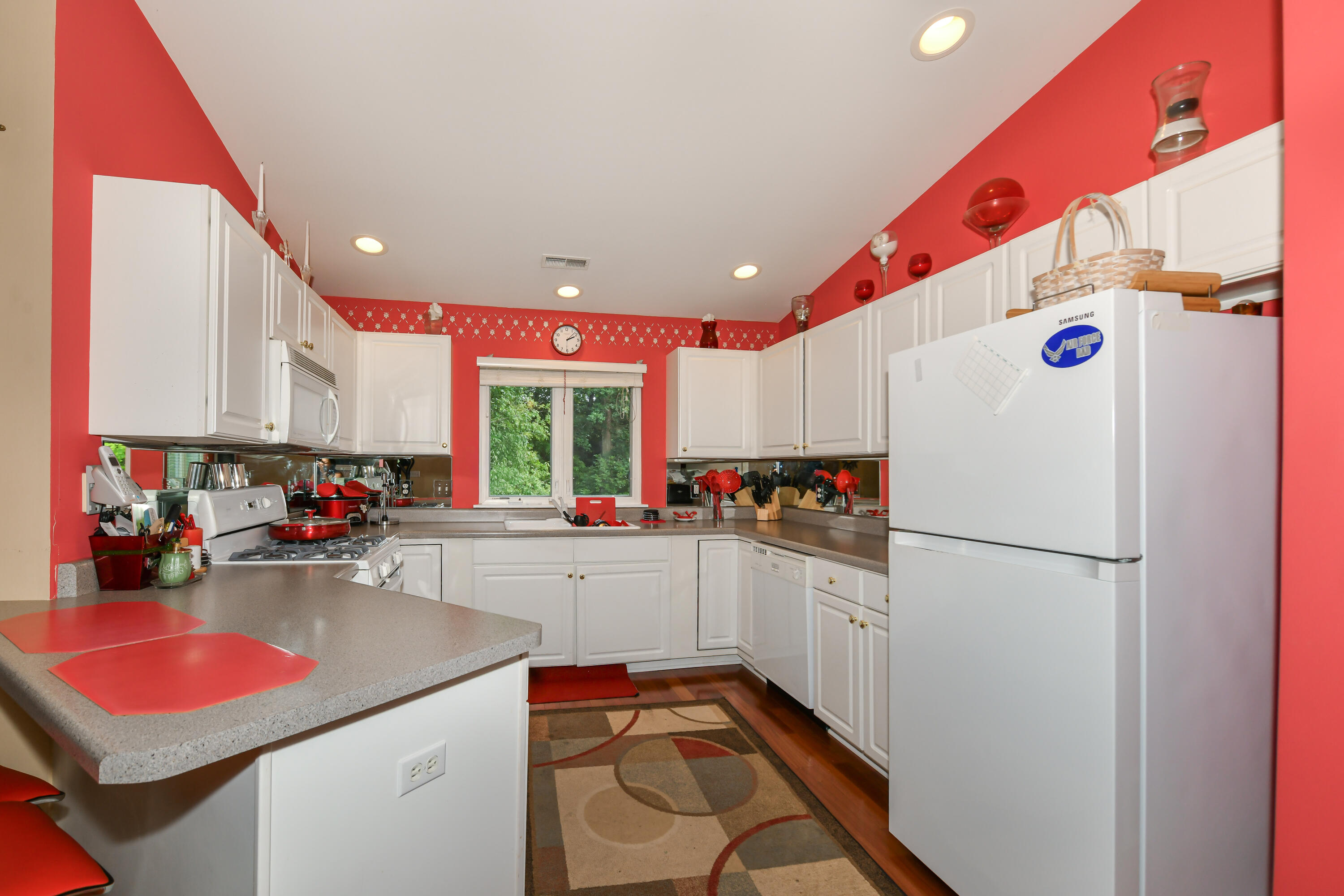91 Potawatomi Road, Unit J4 Williams Bay, WI 53191 - Photo 10 of 33 Kitchen