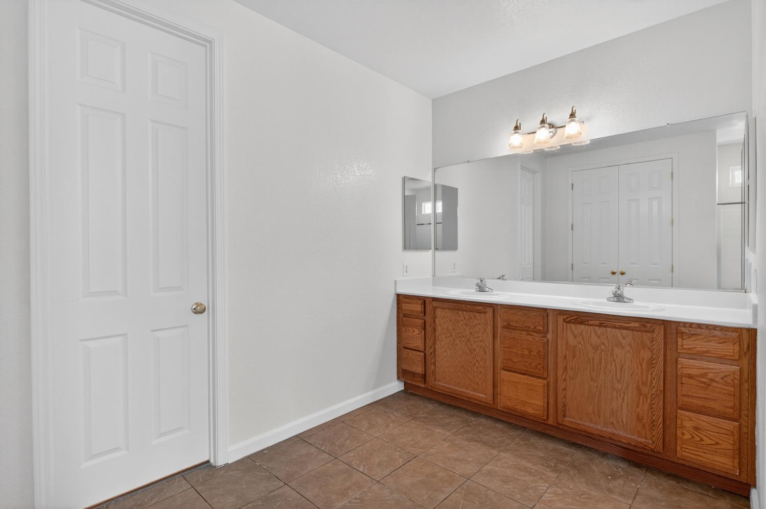 9234 Rushing Creek Way Elk Grove, CA 95624 - Photo 38 of 63