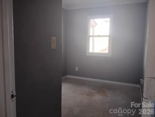 a view of empty room with window