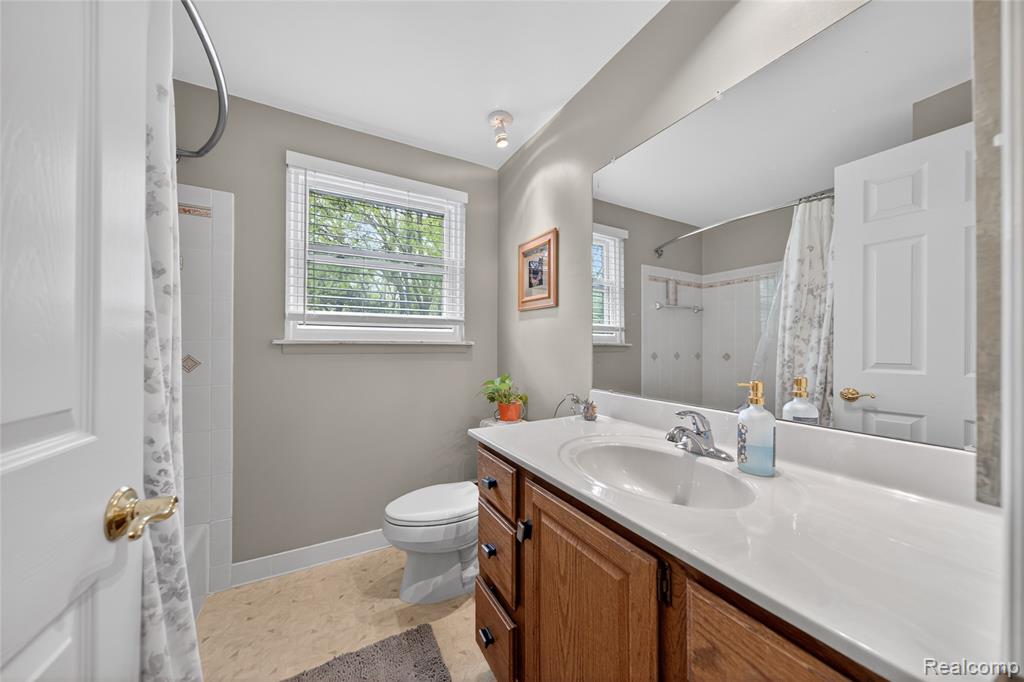 3560 Beach Road Troy, MI 48084 - Photo 23 of 34