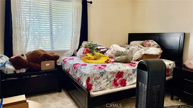 a view of a house with backyard and porch