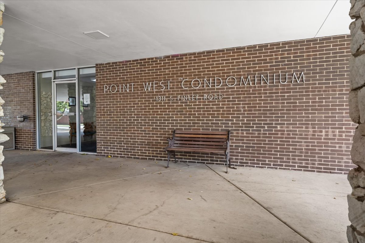 1311 South Finley Road, Unit 203 Lombard, IL 60148 - Photo 2 of 20 a view of a building