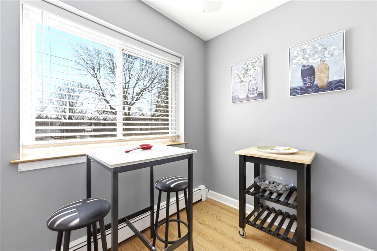 1311 South Finley Road, Unit 203 Lombard, IL 60148 - Photo 10 of 20 a room that has a table and chair