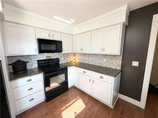 $259,900 | 2502 Flintstone Drive, St. Joseph, MO 64505