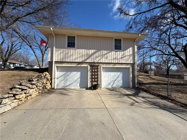 $259,900 | 2502 Flintstone Drive, St. Joseph, MO 64505