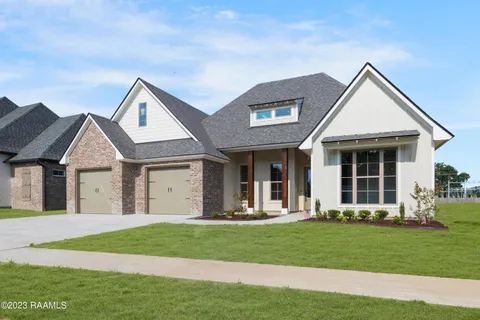 $499,000 | 104 Carriage Lakes Drive, Youngsville, LA 70592