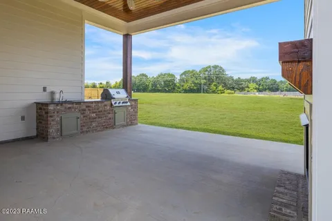 $499,000 | 104 Carriage Lakes Drive, Youngsville, LA 70592