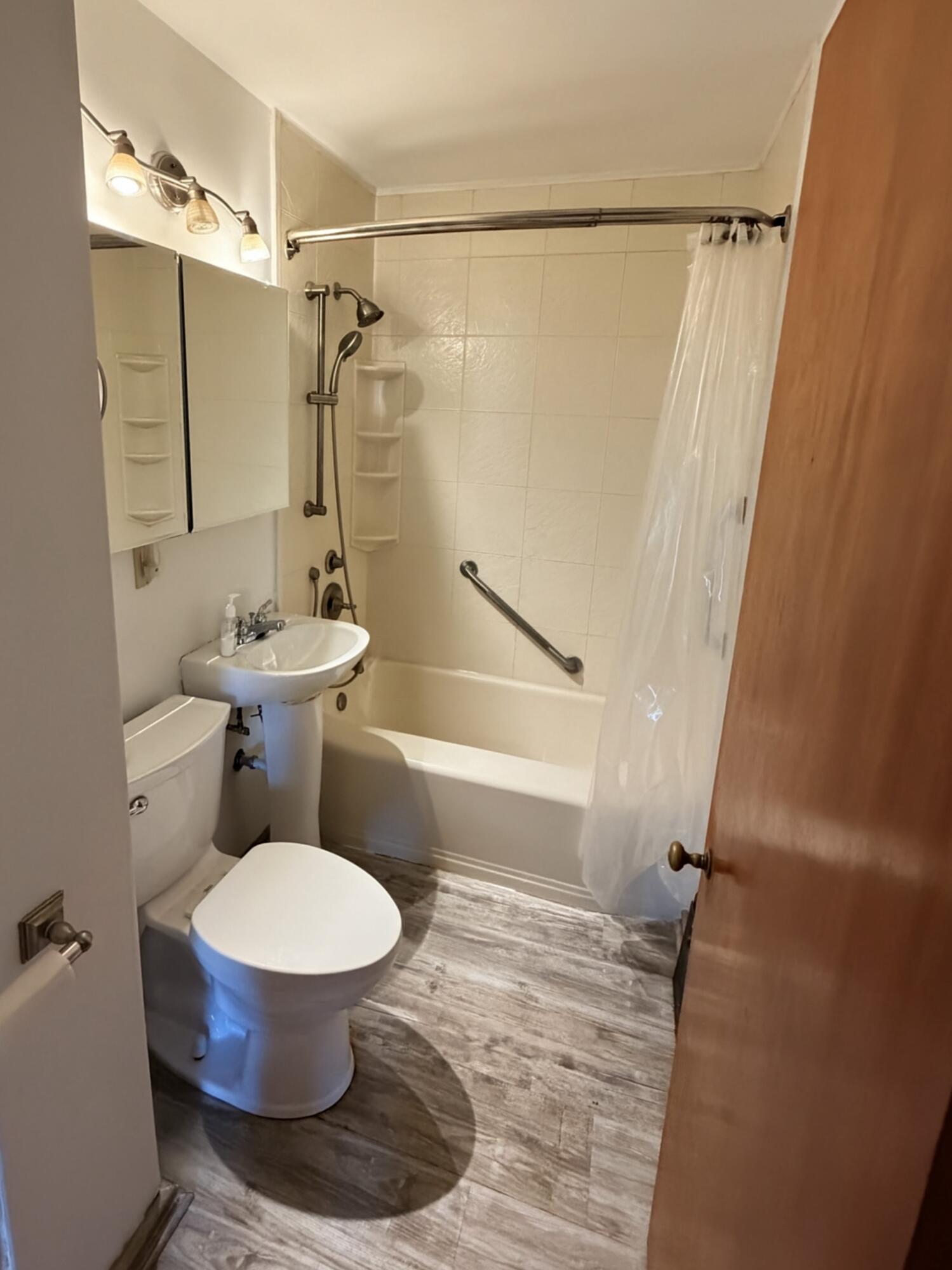 1225 Lombard Avenue Racine, WI 53402 - Photo 9 of 11 Bathroom