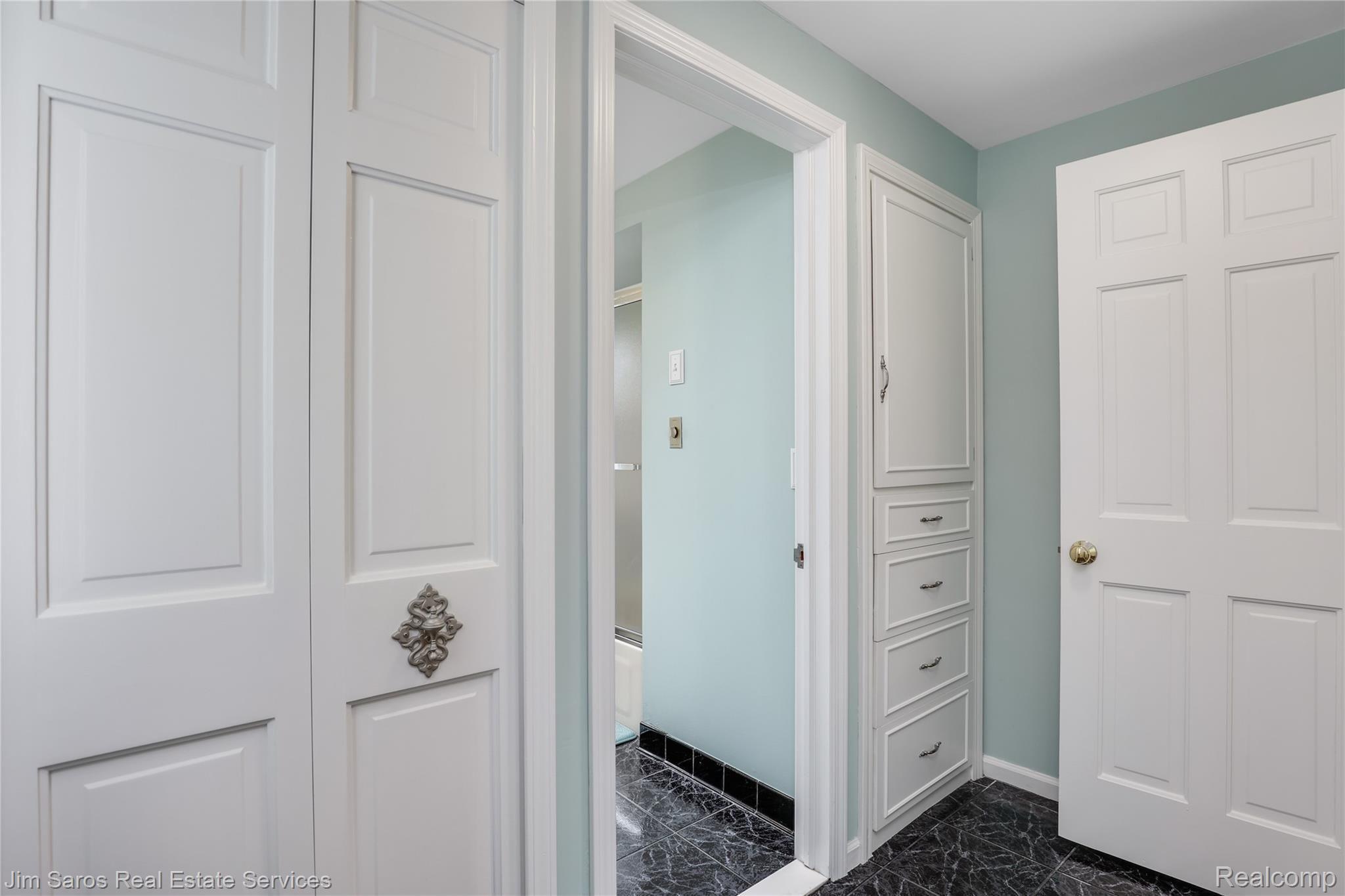 61 Colonial Road Grosse Pointe, MI 48236 - Photo 31 of 47 31-61 Colonial Rd Grosse Pointe Shores0034.jpg
