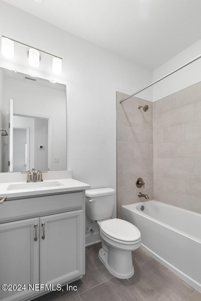 116 Alston Dr Street St. Augustine, FL 32092 - Photo 37 of 58 a bathroom with a toilet a sink and a bathtub