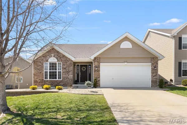 $435,000 | 615 Prairiegate Court, Lake St. Louis, MO 63367