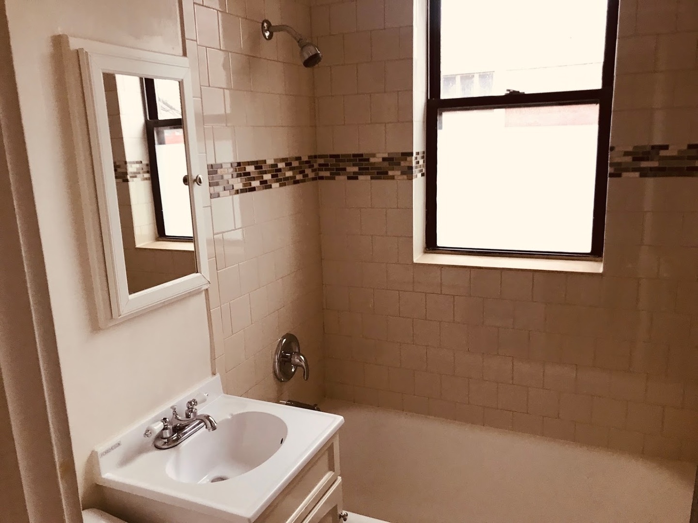 839 West Sheridan Road, Unit 323 Chicago, IL 60613 - Photo 6 of 7