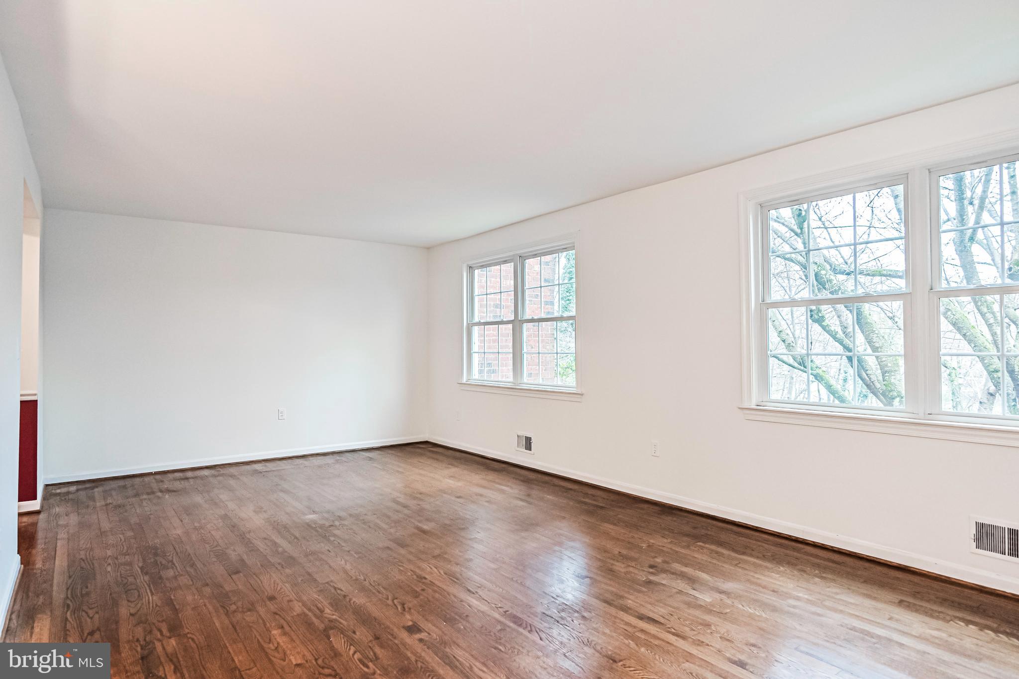 3851 Chain Bridge Road Fairfax, VA 22030 - Photo 14 of 46 Living Room
