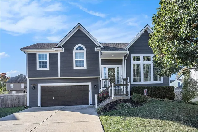 $368,900 | 1307 North 4th Street East, Louisburg, KS 66053