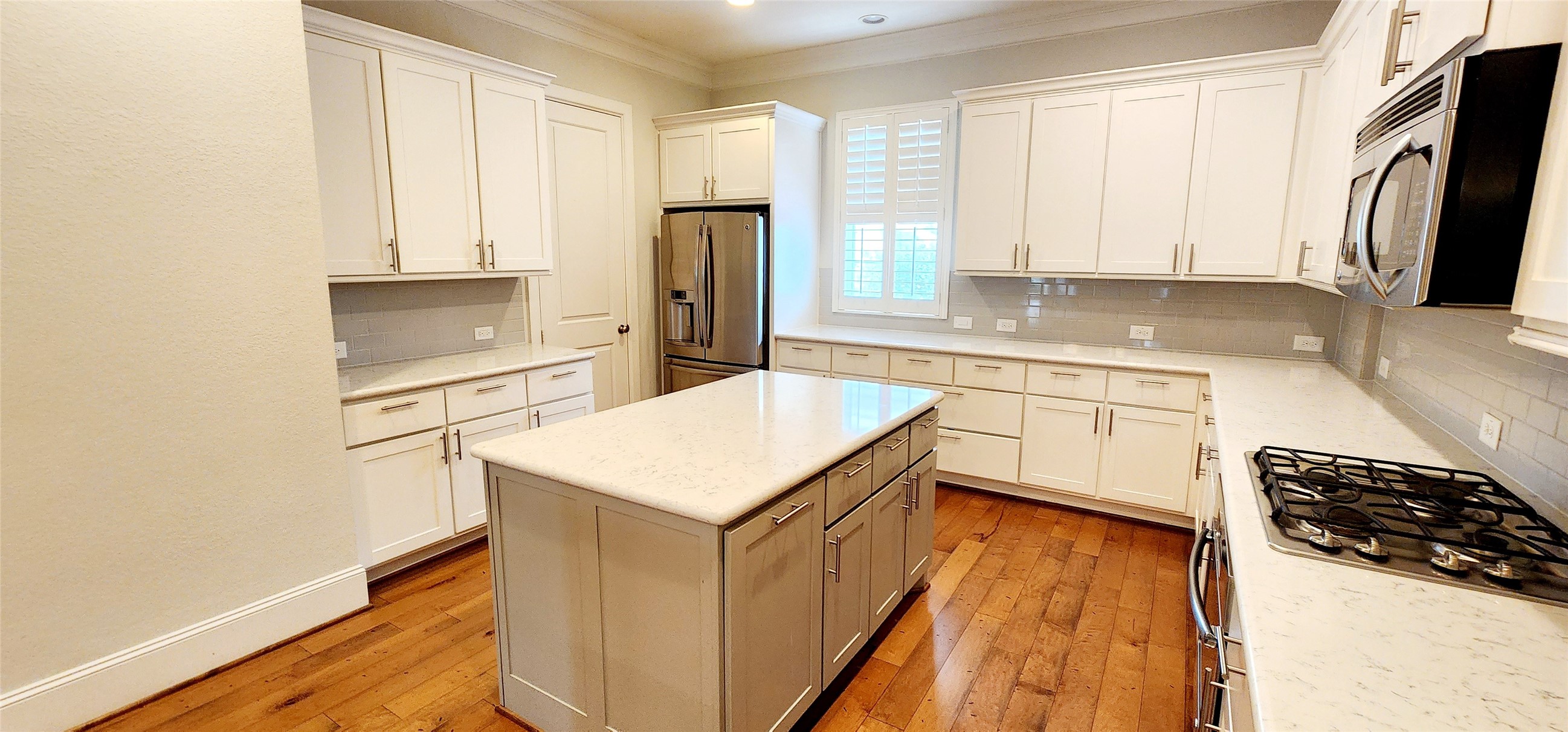 11 West Rafters Row The Woodlands, TX 77380 - Photo 10 of 31 a kitchen with stainless steel appliances a sink a stove a refrigerator and cabinets