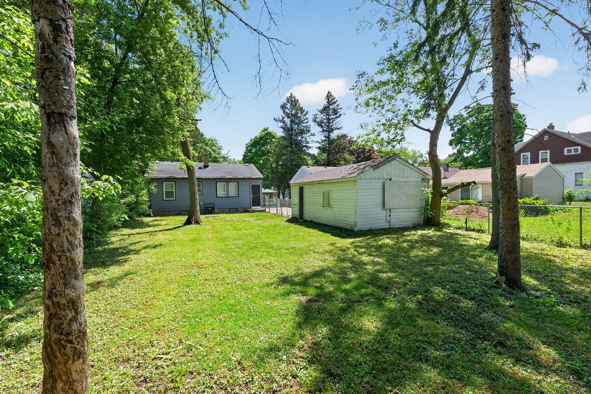 5823 North 36th Street Milwaukee, WI 53209 - Photo 12 of 31 07_5823_N_36th_St-Exterior-9968