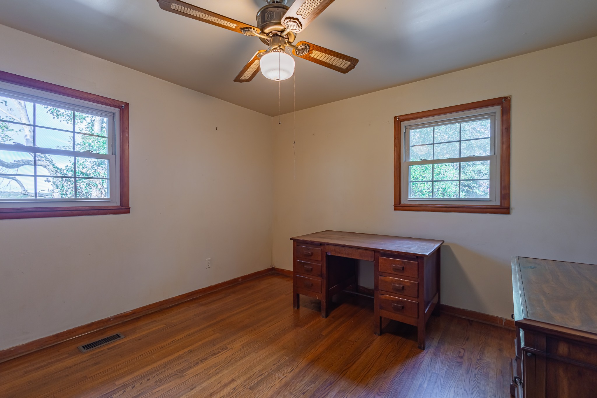 340 Yates Road Hillsboro, TN 37342 - Photo 36 of 69 a workspace with wooden floor and a window