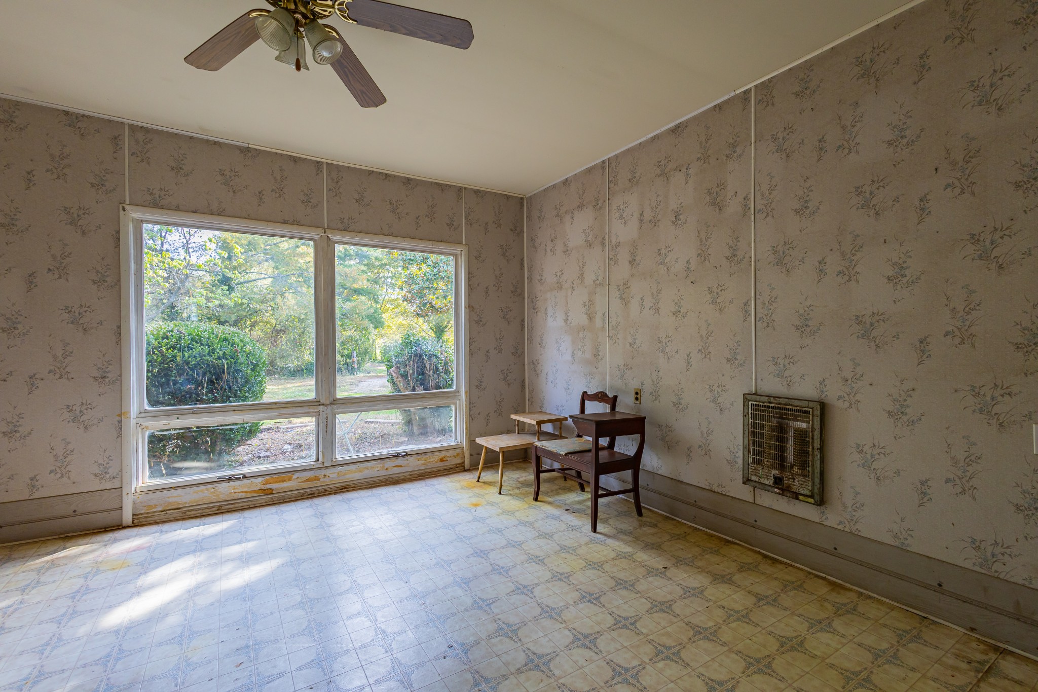 340 Yates Road Hillsboro, TN 37342 - Photo 49 of 69 a furnished livingroom with a window and outdoor view