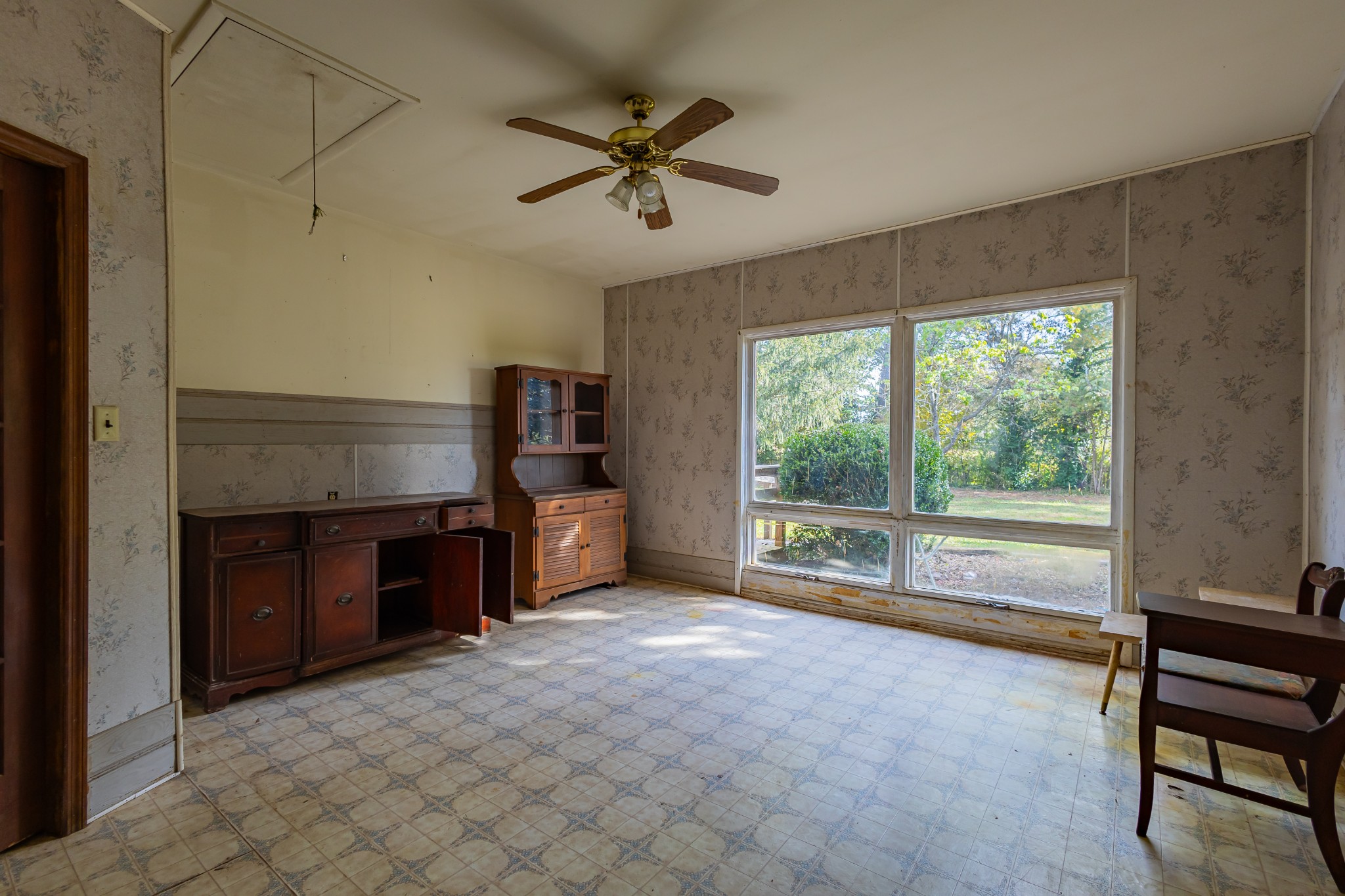 340 Yates Road Hillsboro, TN 37342 - Photo 50 of 69 a living room with furniture and a open kitchen view