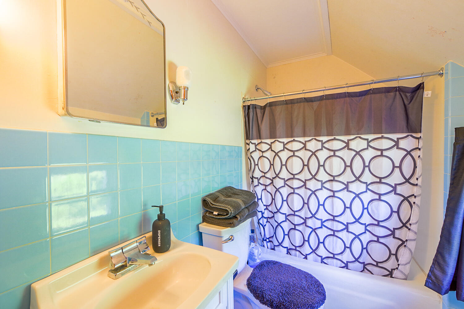 13 Edwards Street Waterville, ME 04901 - Photo 29 of 48 29 full bath 2nd apartment, 2nd floor