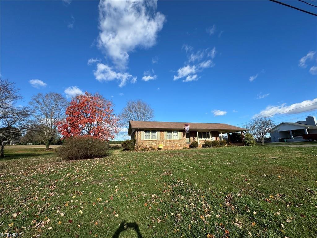 215 Freeman Street Dobson, NC 27017 - Photo 4 of 37