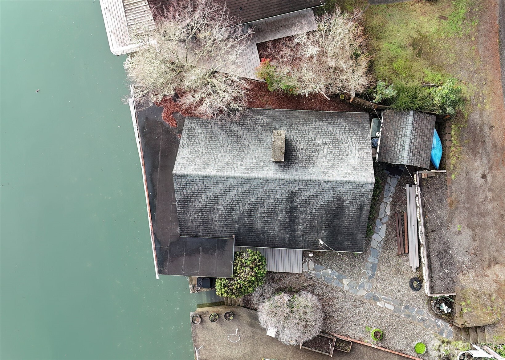 10271 Northeast North Shore Road Belfair, WA 98528 - Photo 37 of 38 a vase of flowers sitting on a table