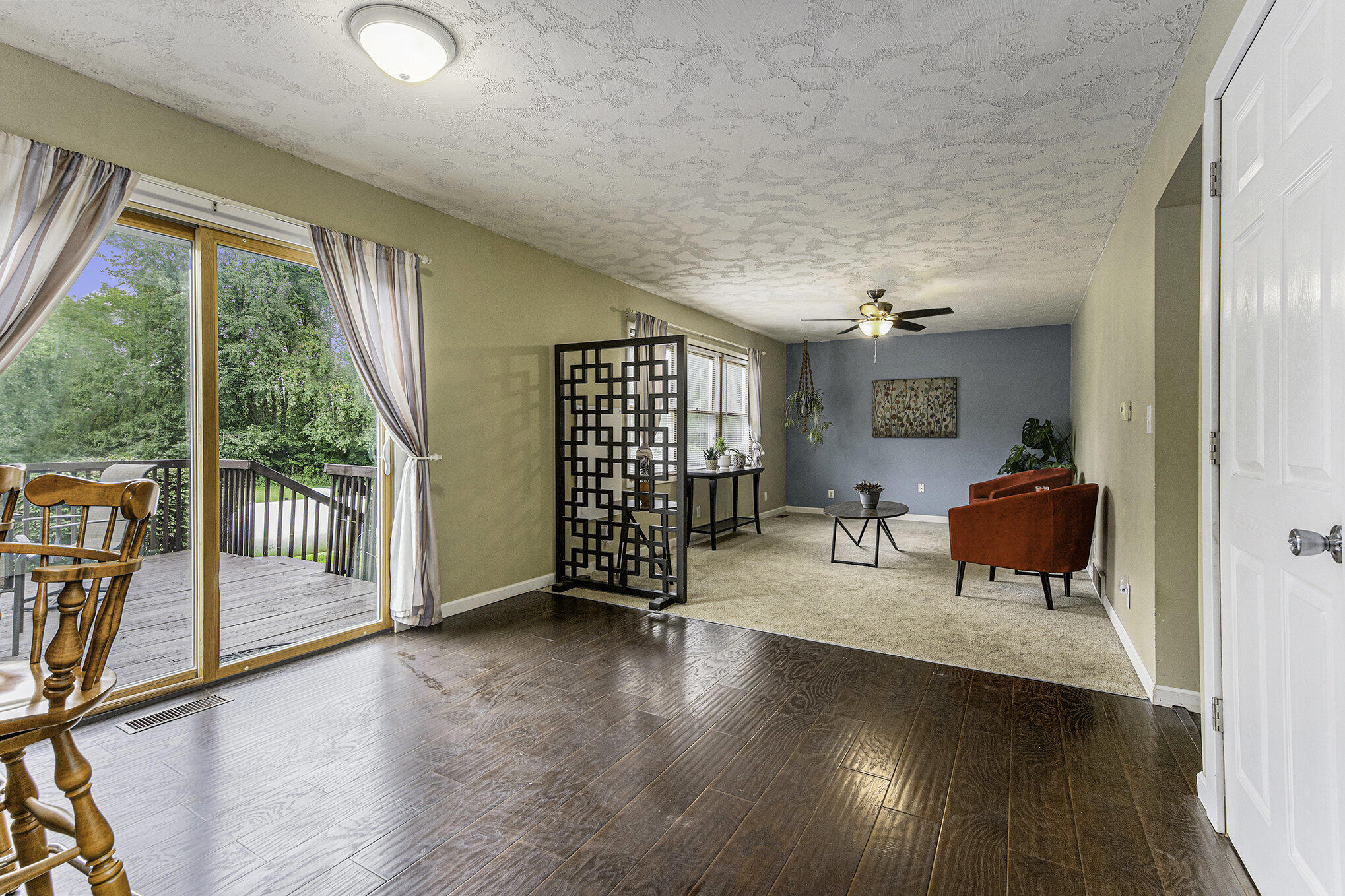 6472 Jordan Road Jackson, MI 49201 - Photo 5 of 37 Living Room / Siting Room