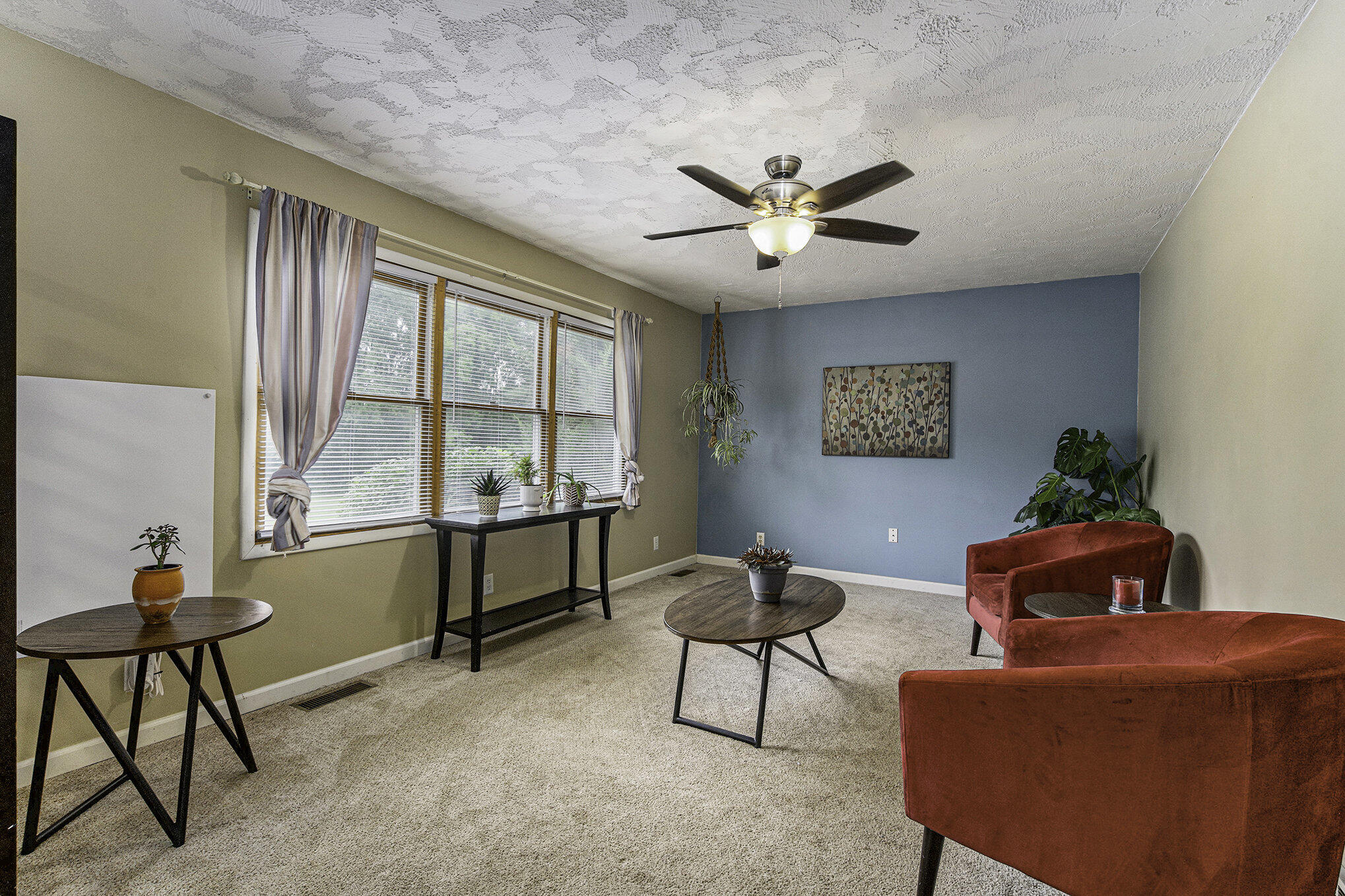 6472 Jordan Road Jackson, MI 49201 - Photo 6 of 37 Living Room / Siting Room