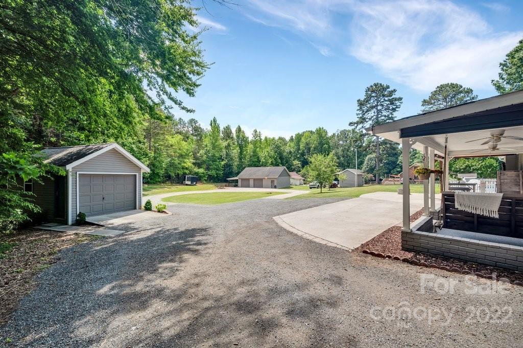 2412 Miranda Road Charlotte, NC 28216 - Photo 11 of 44 Gallery Image 11