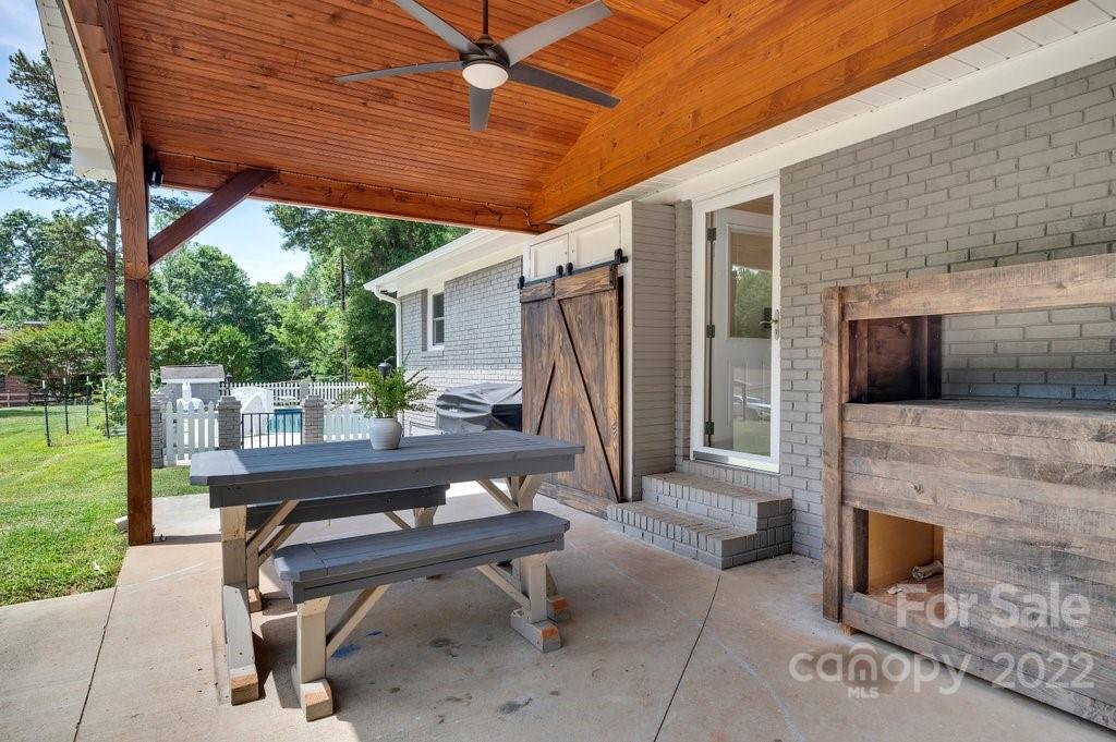 2412 Miranda Road Charlotte, NC 28216 - Photo 13 of 44 Gallery Image 13