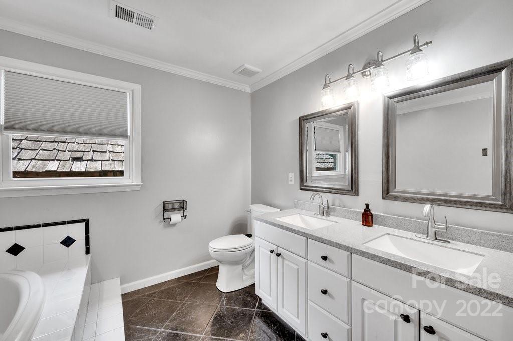 2412 Miranda Road Charlotte, NC 28216 - Photo 38 of 44 Gallery Image 38