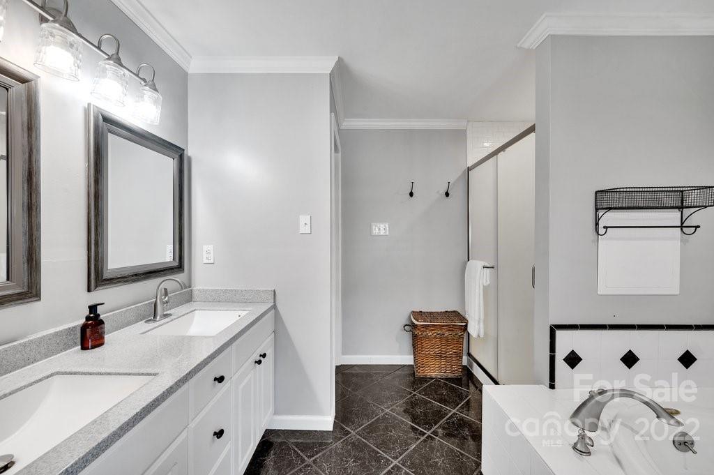 2412 Miranda Road Charlotte, NC 28216 - Photo 39 of 44 Gallery Image 39