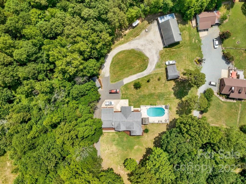 2412 Miranda Road Charlotte, NC 28216 - Photo 4 of 44 Gallery Image 4