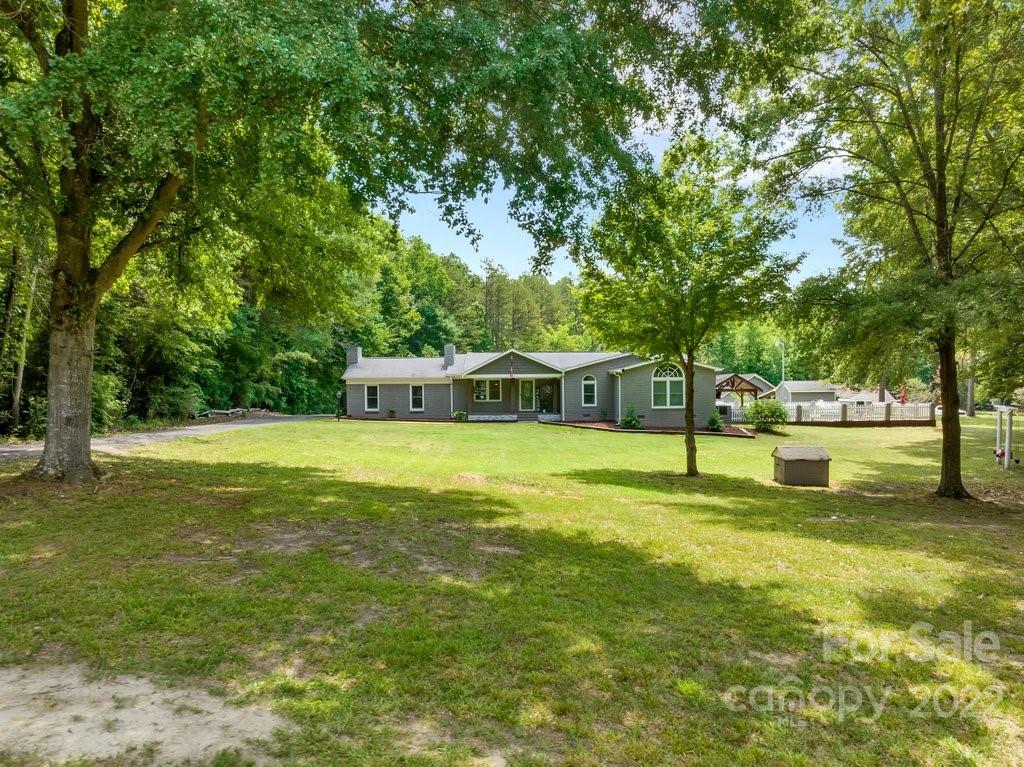 2412 Miranda Road Charlotte, NC 28216 - Photo 6 of 44 Gallery Image 6