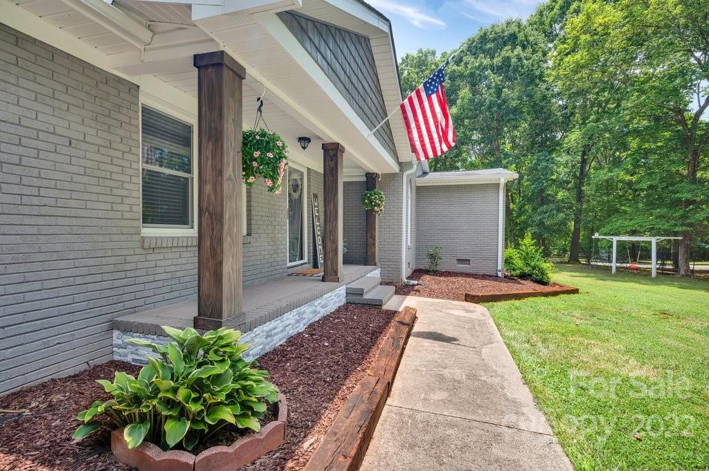 2412 Miranda Road Charlotte, NC 28216 - Photo 7 of 44 Gallery Image 7