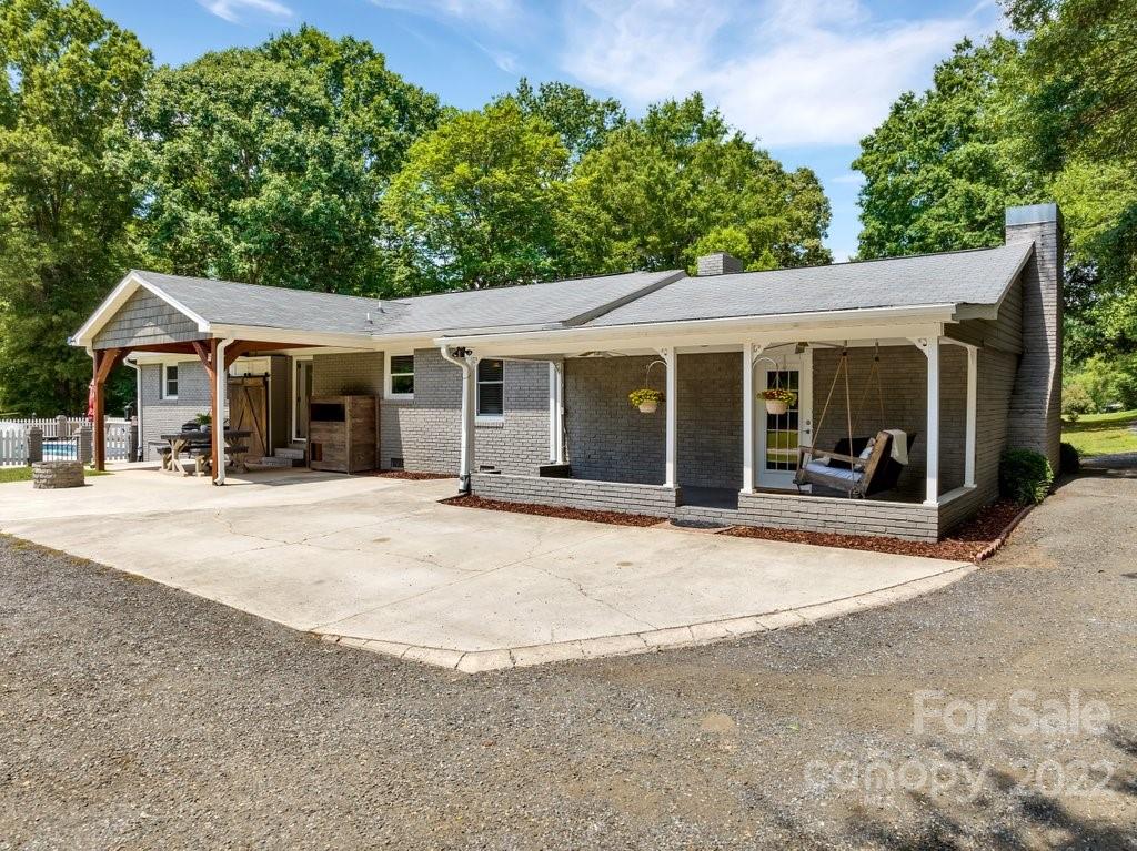 2412 Miranda Road Charlotte, NC 28216 - Photo 9 of 44 Gallery Image 9