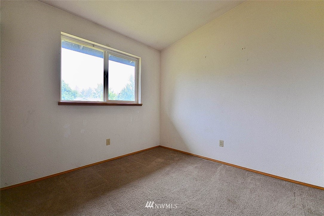 17818 Jordan Street Southwest Rochester, WA 98579 - Photo 14 of 40