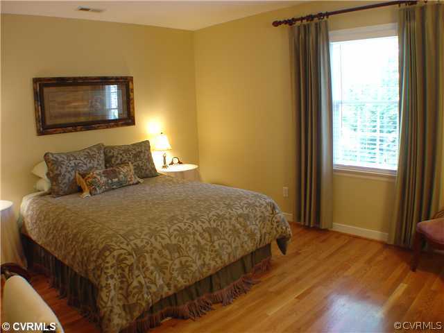 2030 Thornleigh Road Midlothian, VA 23113 - Photo 11 of 12 Bedroom - Spacious bedroom with hardwoods and plen